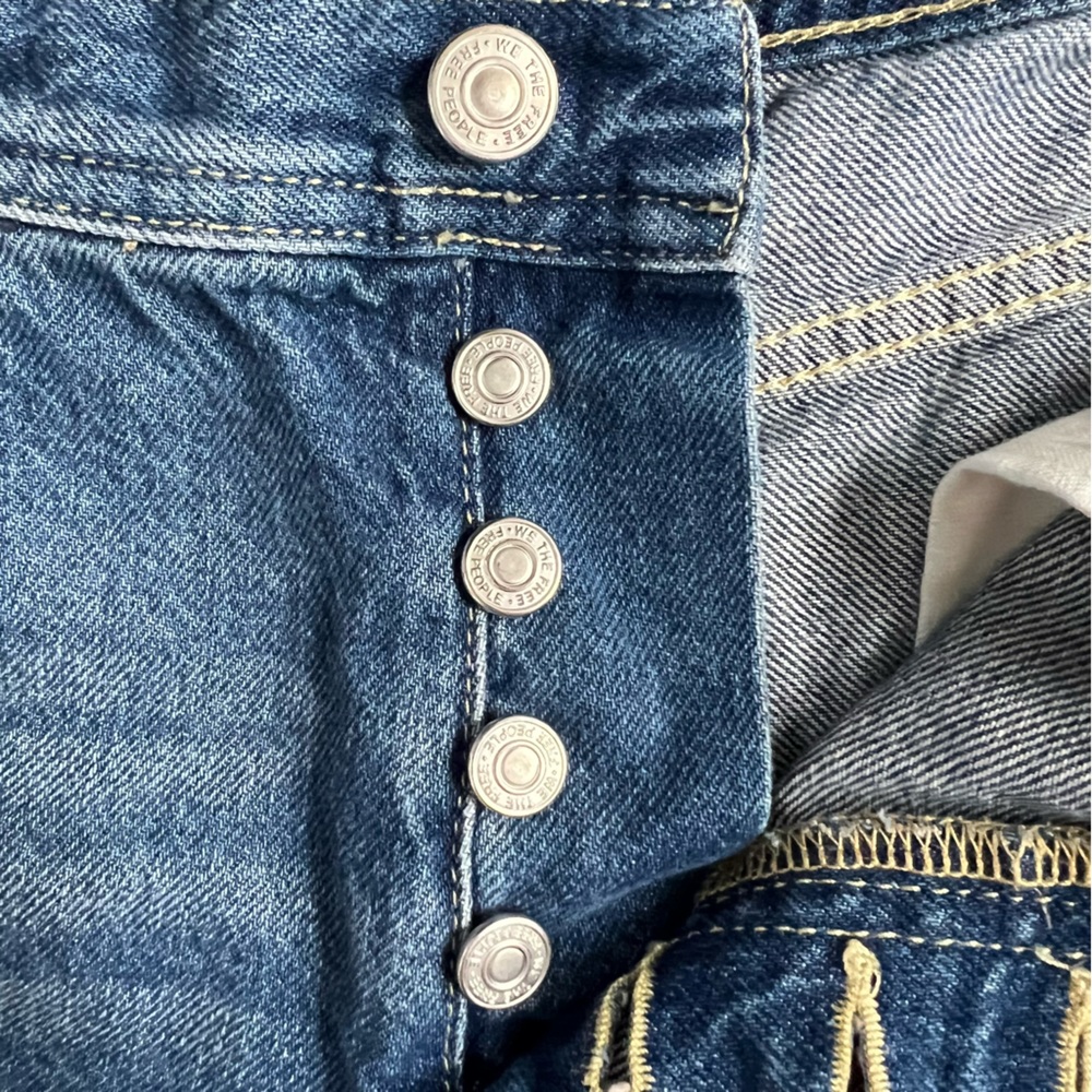 Distressed Blue Jeans - Picture 10 of 10